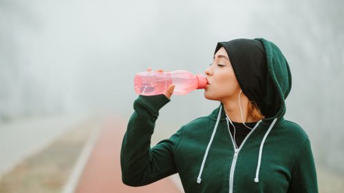 نوشیدن آب حین ورزش